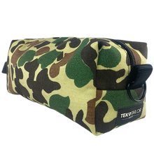 Load image into Gallery viewer, Vintage Hunting Camo Dopp Kit