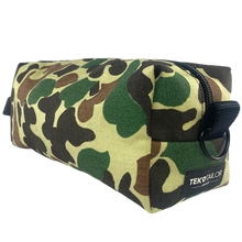 Load image into Gallery viewer, Vintage Hunting Camo Dopp Kit
